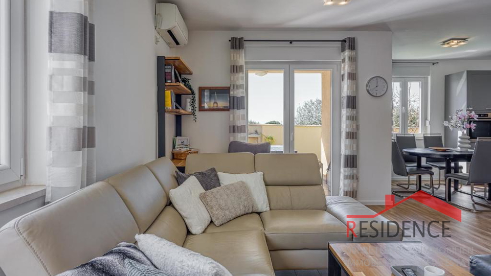 Galižana – A beautiful semi-detached house with a pool and a view of the sea