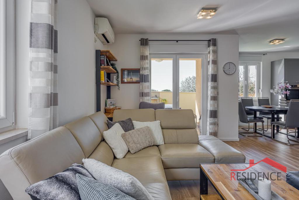 Galižana – Lijepa dvojna kuća s bazenom i pogledom na more