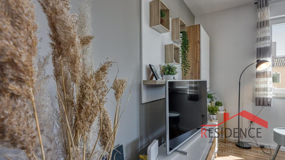 Galižana – A beautiful semi-detached house with a pool and a view of the sea