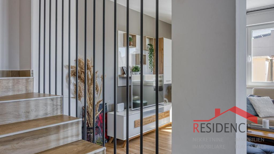 Galižana – A beautiful semi-detached house with a pool and a view of the sea