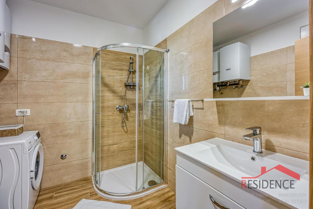 Galižana – Lijepa dvojna kuća s bazenom i pogledom na more