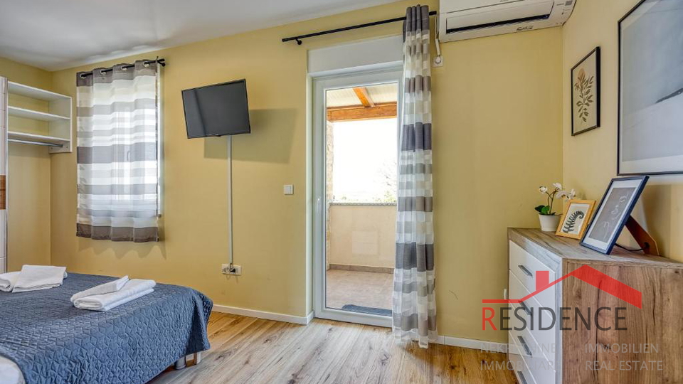 Galižana – A beautiful semi-detached house with a pool and a view of the sea