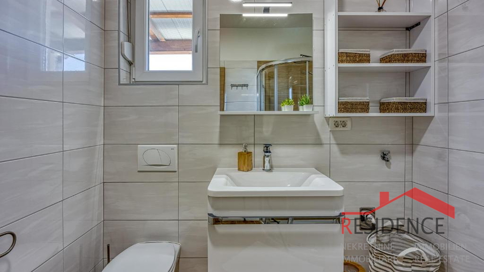 Galižana – A beautiful semi-detached house with a pool and a view of the sea