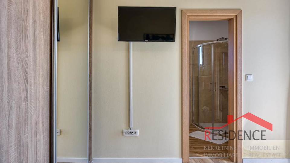 Galižana – A beautiful semi-detached house with a pool and a view of the sea