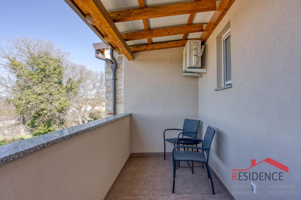 Galižana – Lijepa dvojna kuća s bazenom i pogledom na more