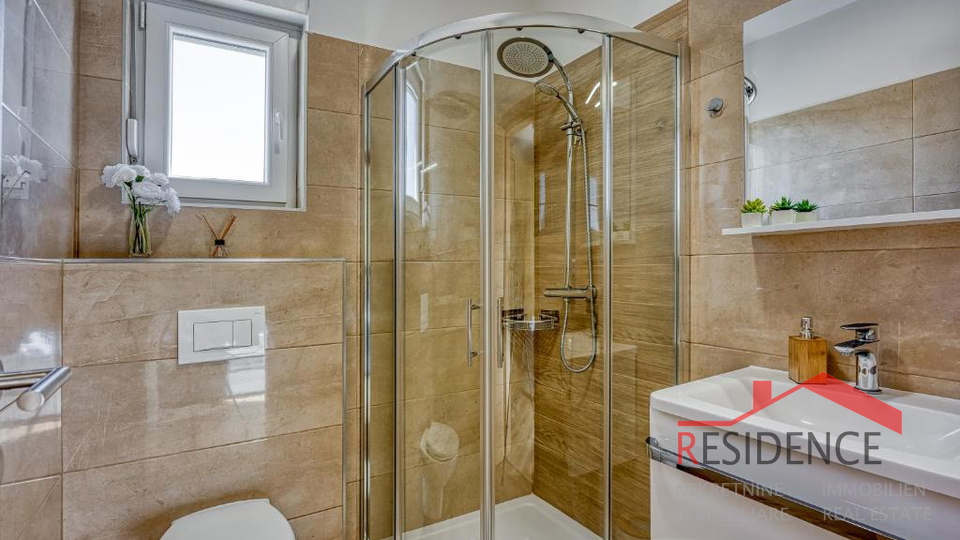 Galižana – A beautiful semi-detached house with a pool and a view of the sea