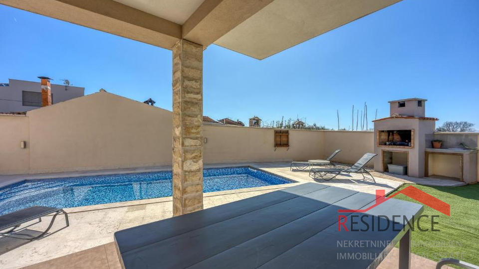 Galižana – A beautiful semi-detached house with a pool and a view of the sea