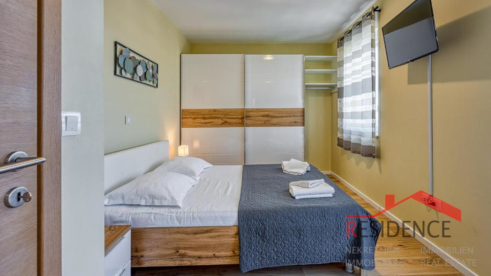 Galižana – A beautiful semi-detached house with a pool and a view of the sea