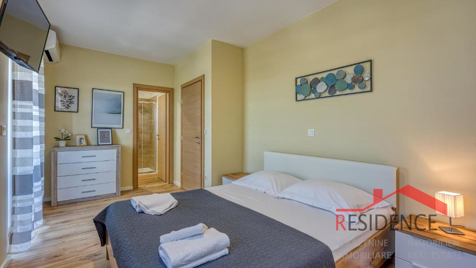 Galižana – A beautiful semi-detached house with a pool and a view of the sea