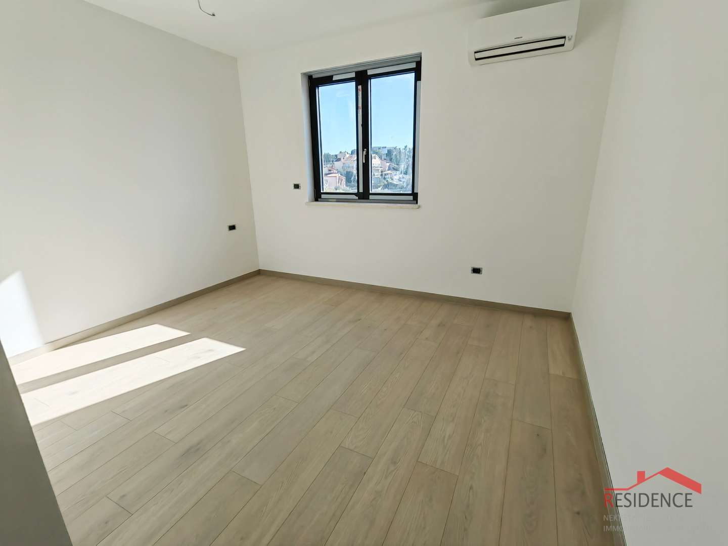 Pješčana uvala, new first-floor apartment with sea view