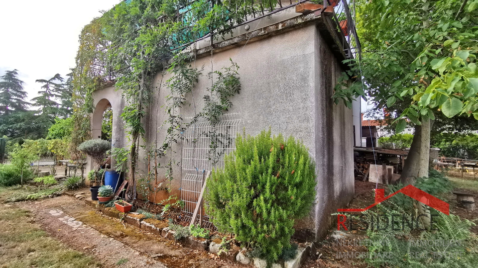 Haus in Jadreški, Wohn- und Gewerbezwecke