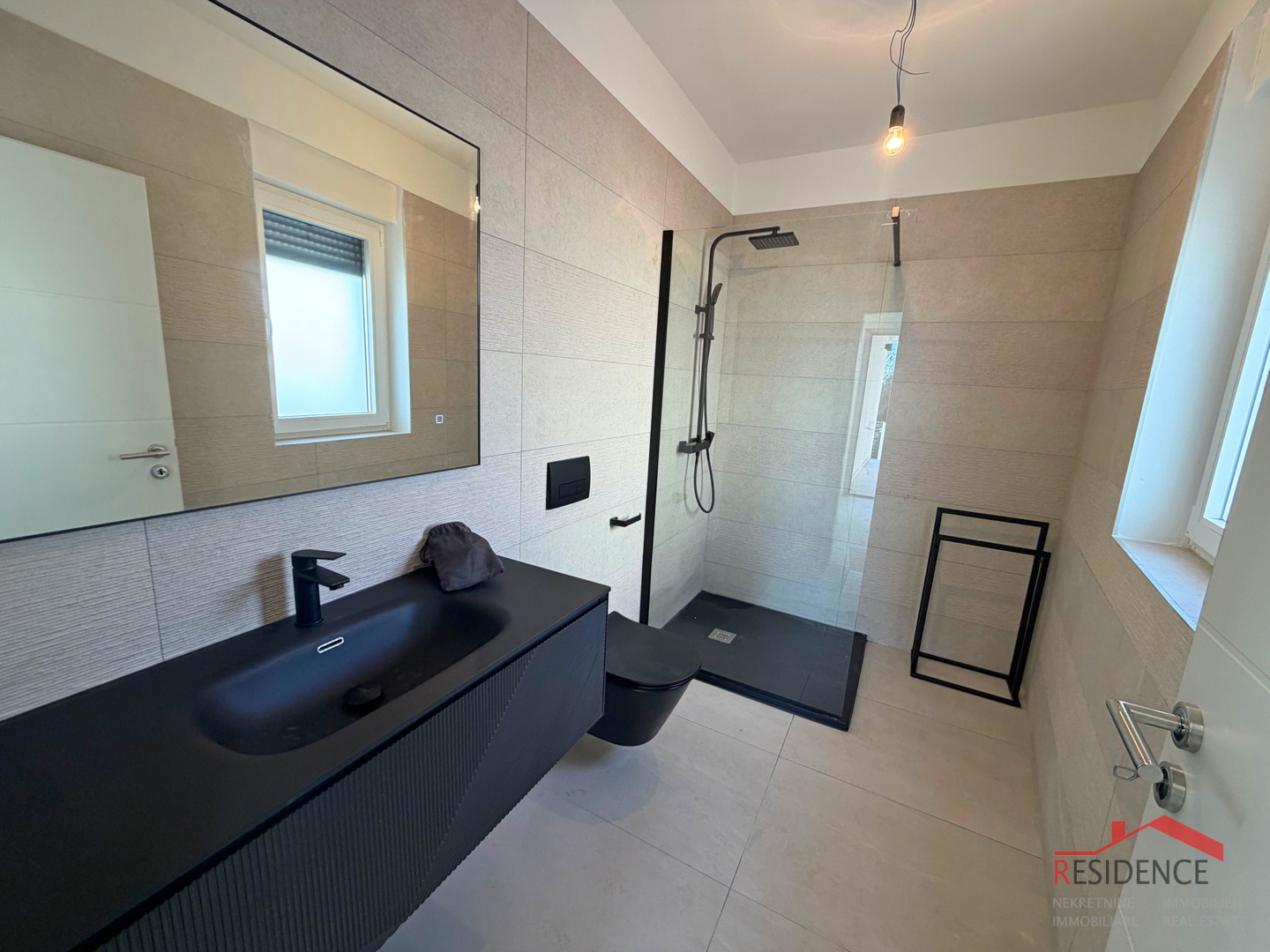 Ližnjan, moderna duplex kuća s bazenom