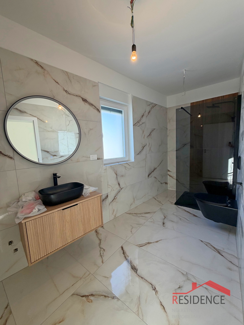 Ližnjan, moderna duplex kuća s bazenom