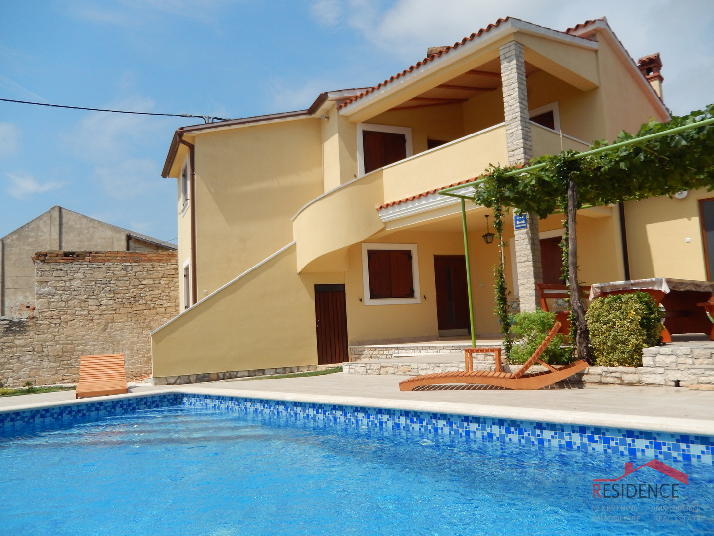 Beautiful Holiday House with Swimming Pool in Ližnjan