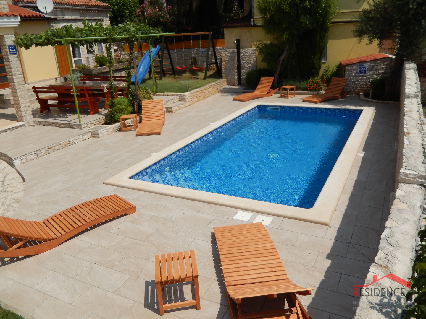Beautiful Holiday House with Swimming Pool in Ližnjan