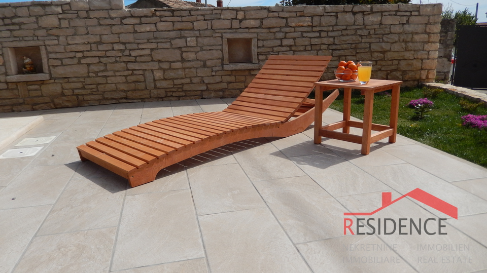 Sch&ouml;nes Ferienhaus mit Swimmingpool in Li&zcaron;njan