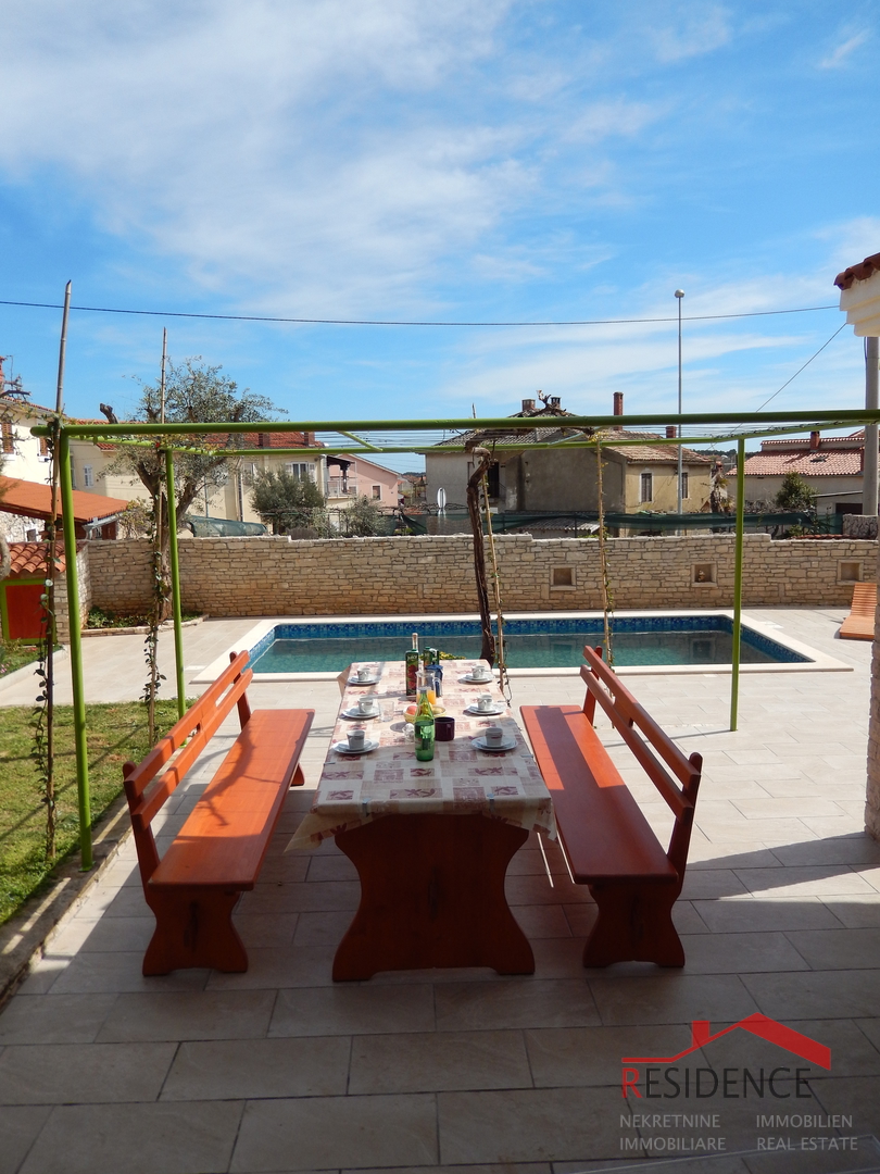 Beautiful Holiday House with Swimming Pool in Ližnjan