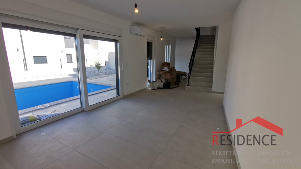 Ližnjan, modern duplex house with swimming pool
