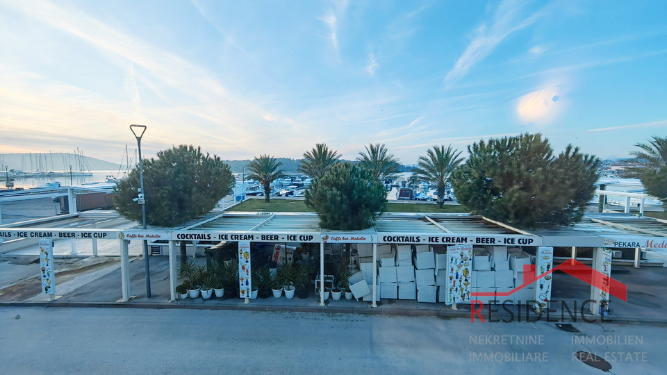 Medulin&comma; prekrasan stan u prvom redu do mora