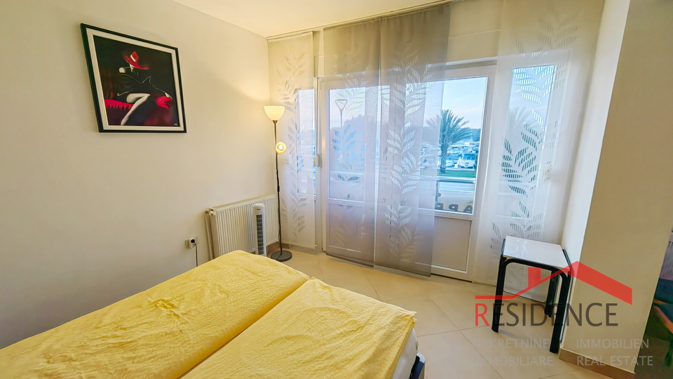 Medulin&comma; prekrasan stan u prvom redu do mora