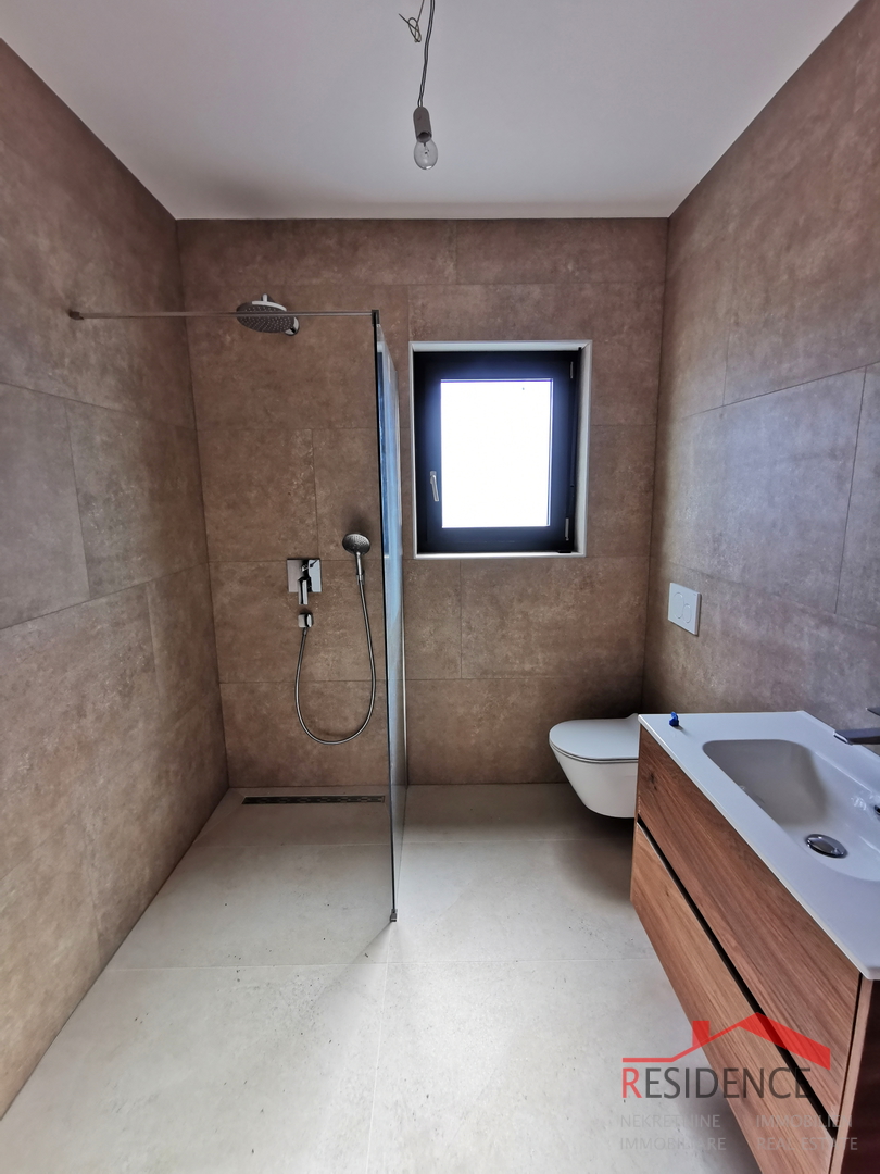 Medulin, novogradnja, stan na 1. katu, 3 spavaće sobe