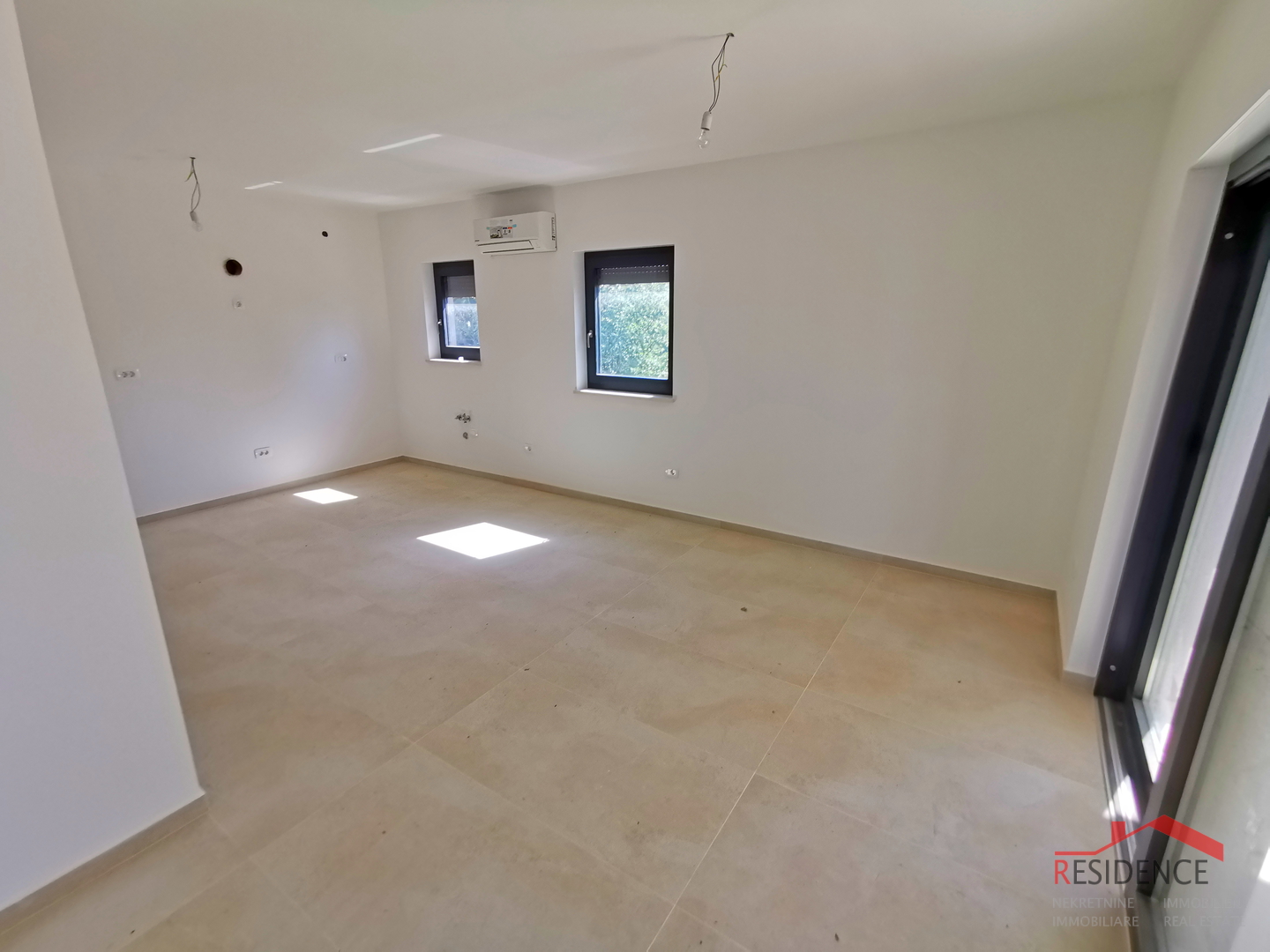 Medulin, novogradnja, stan na 1. katu, 3 spavaće sobe