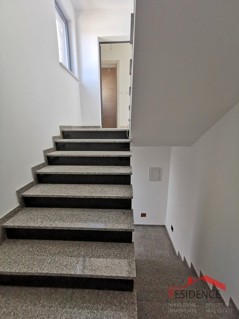 Medulin, novogradnja, stan na 1. katu, 3 spavaće sobe