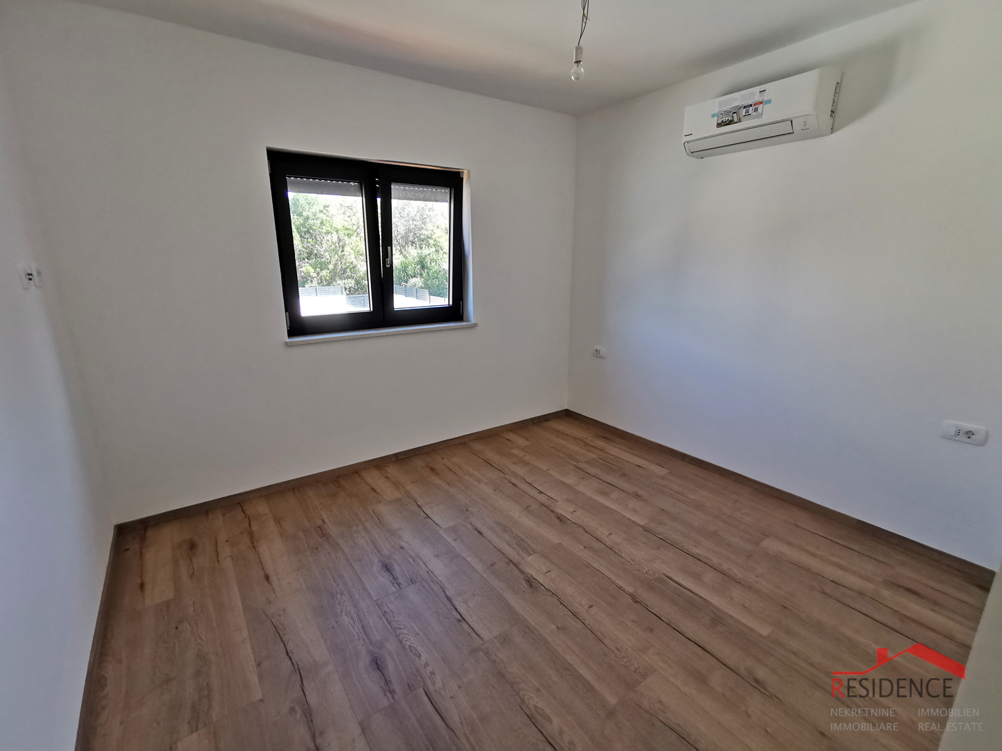 Medulin, novogradnja, stan na 1. katu, 3 spavaće sobe