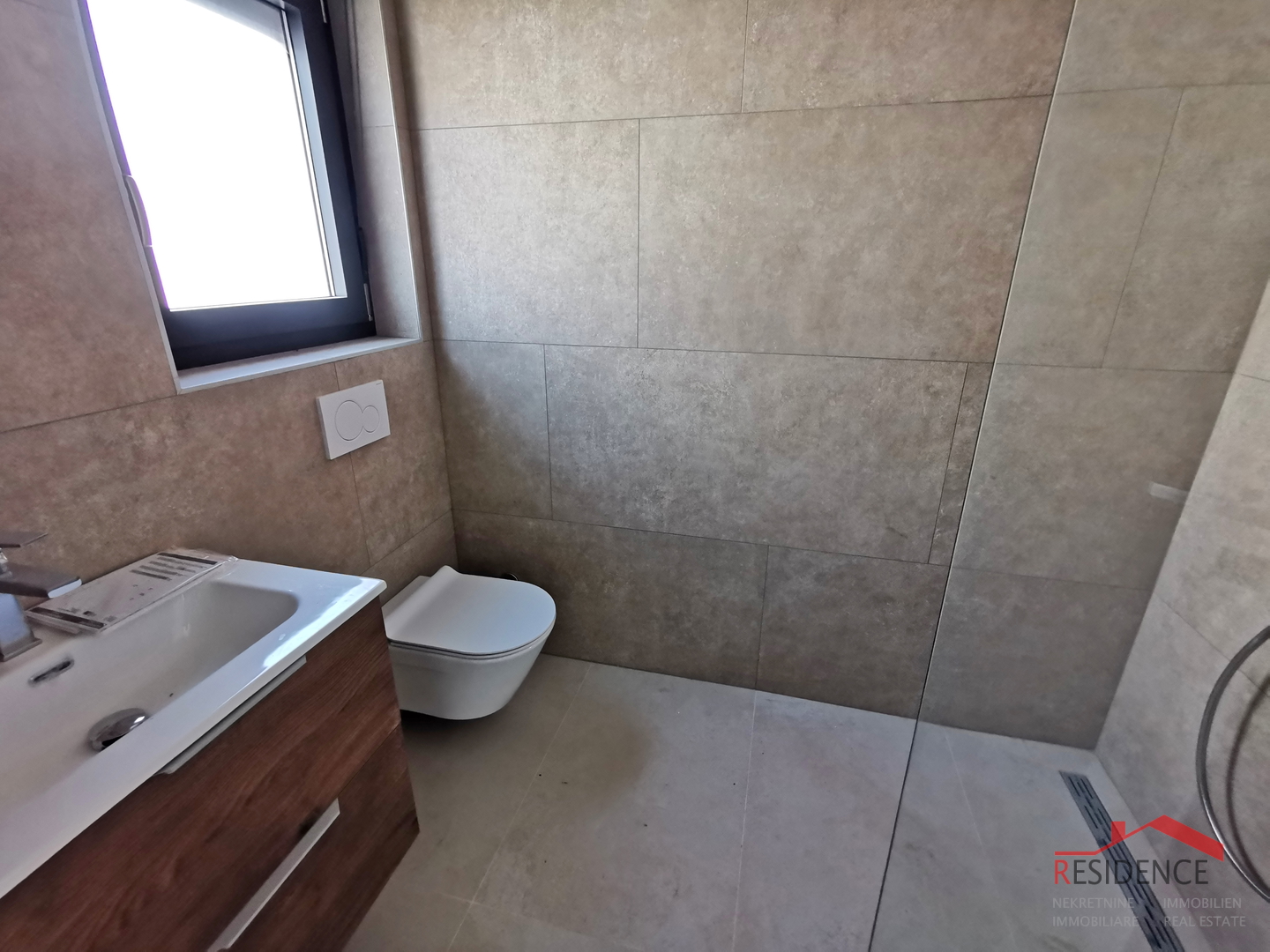 Medulin, novogradnja, stan na 1. katu, 3 spavaće sobe