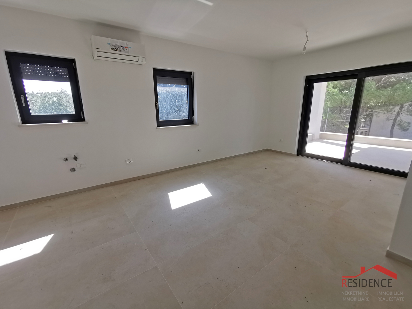 Medulin, novogradnja, stan na 1. katu, 3 spavaće sobe