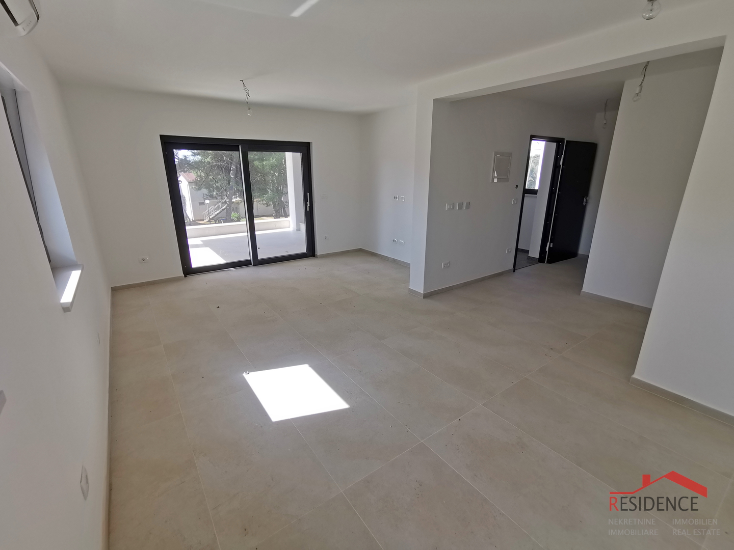 Medulin, novogradnja, stan na 1. katu, 3 spavaće sobe