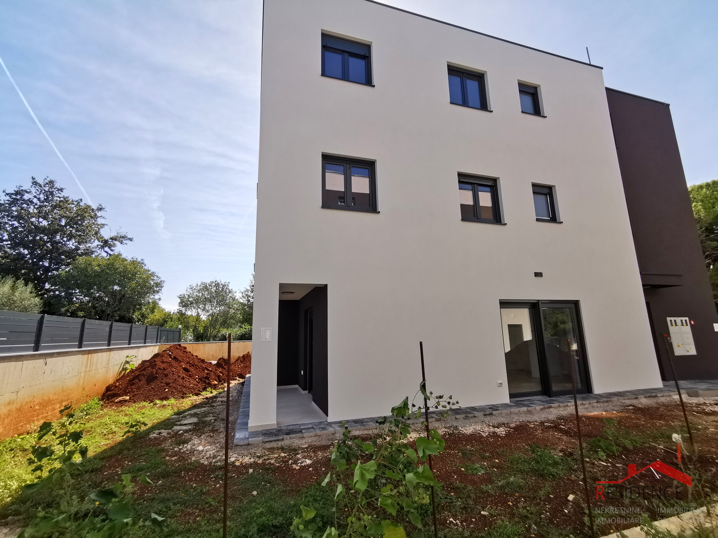 Medulin, novogradnja, stan u prizemlju sa vrtom