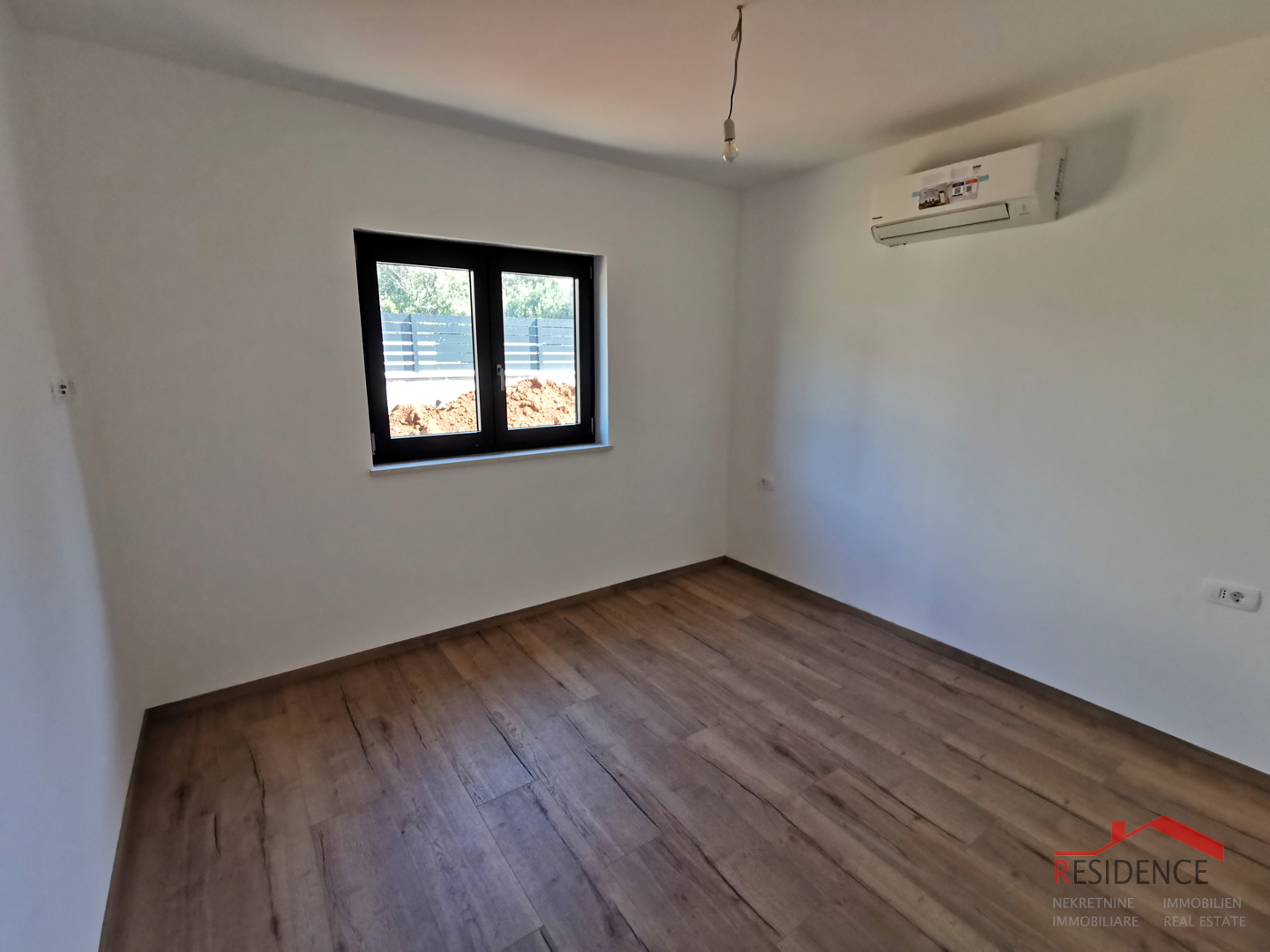 Medulin, novogradnja, stan u prizemlju sa vrtom