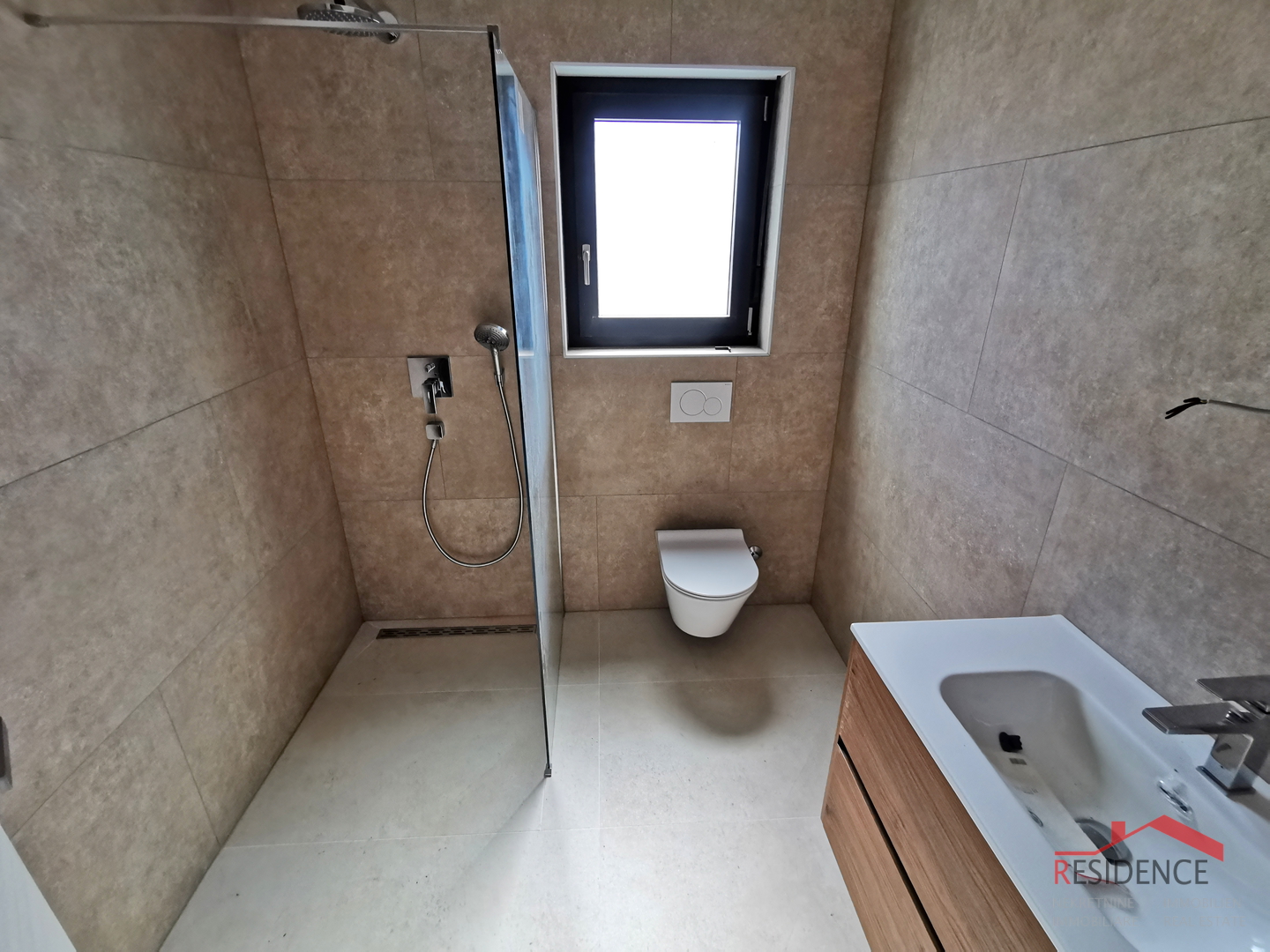 Medulin, novogradnja, stan u prizemlju sa vrtom