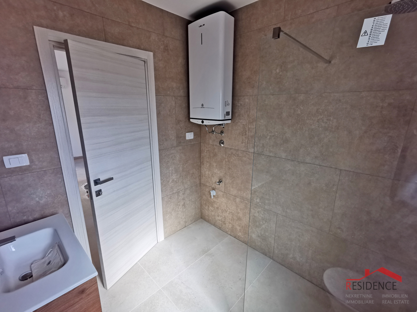 Medulin, novogradnja, stan u prizemlju sa vrtom