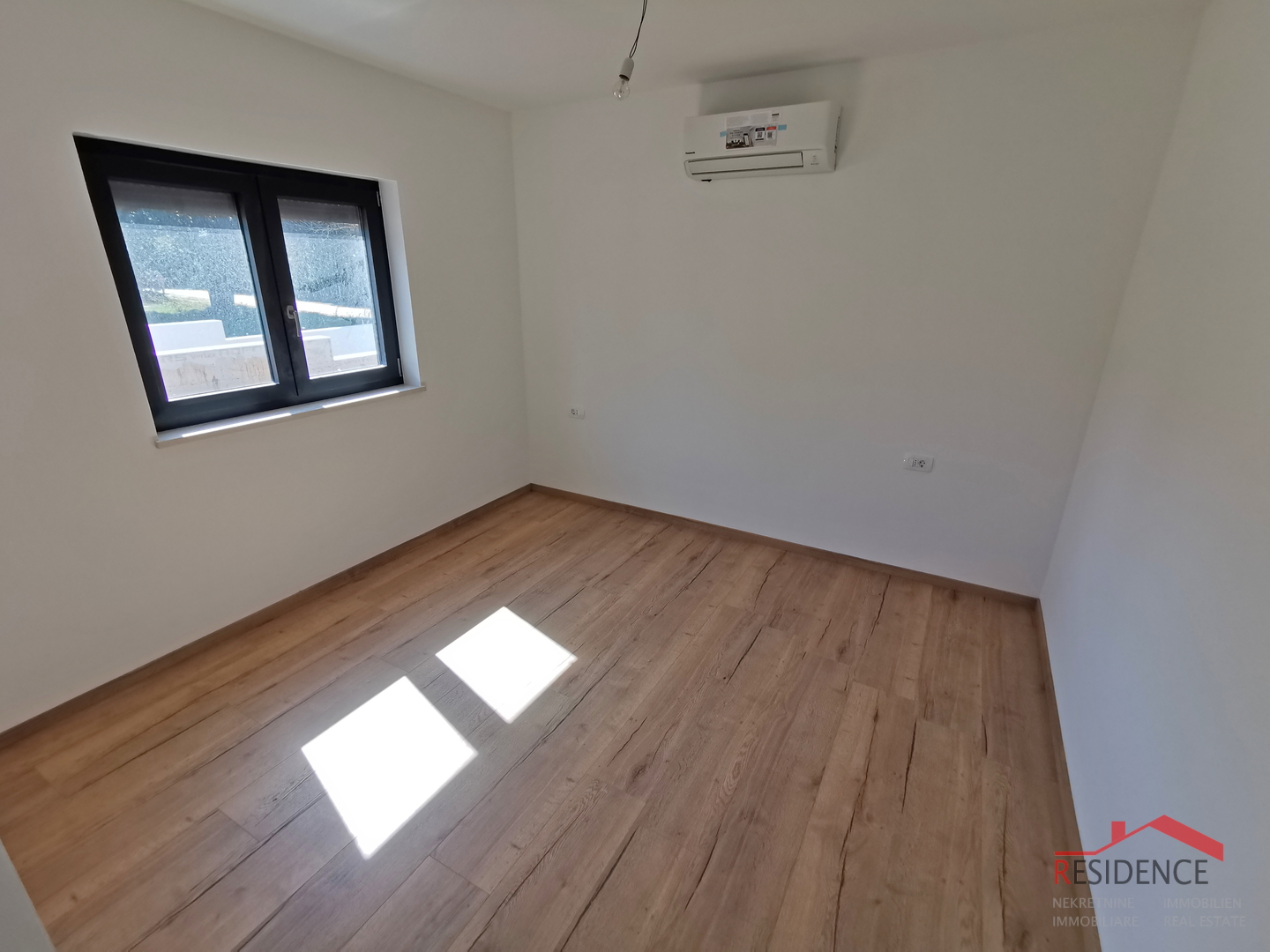 Medulin, novogradnja, stan u prizemlju sa vrtom