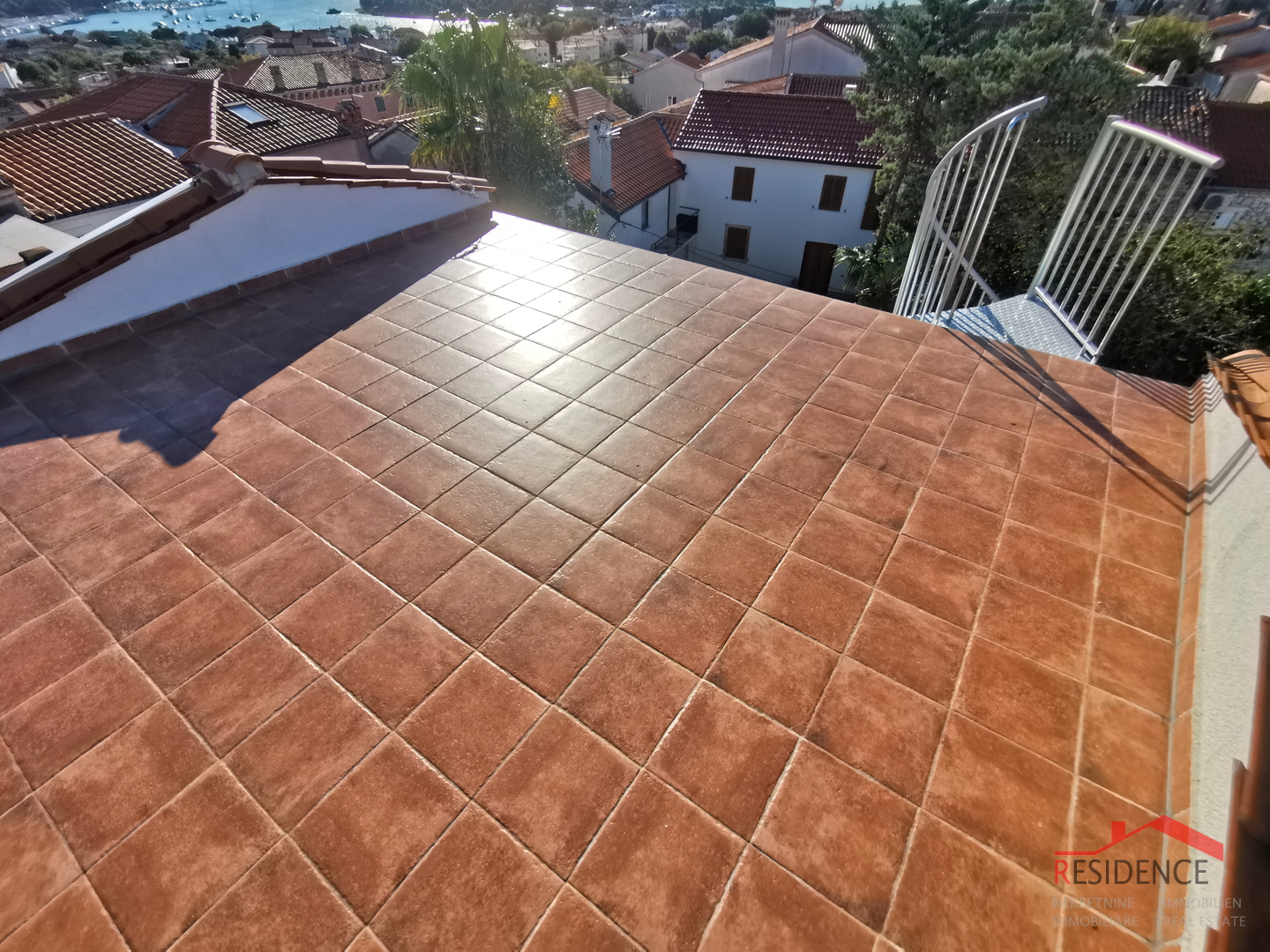 Medulin, Centar, kuća sa 2 stana, okućnica, pogled na more