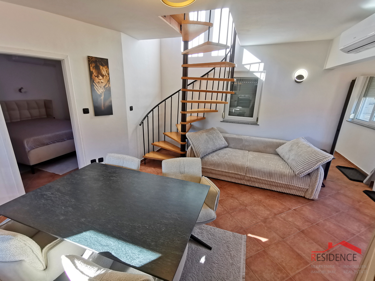 Medulin, Centar, kuća sa 2 stana, okućnica, pogled na more