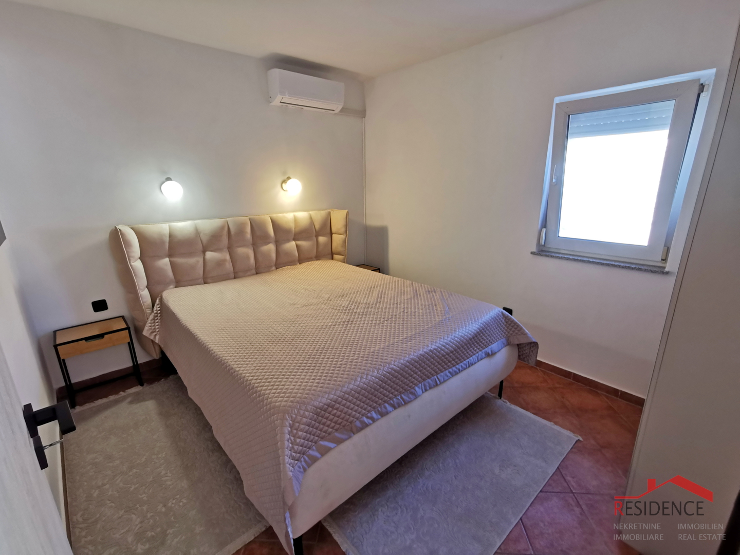 Medulin, Centar, kuća sa 2 stana, okućnica, pogled na more