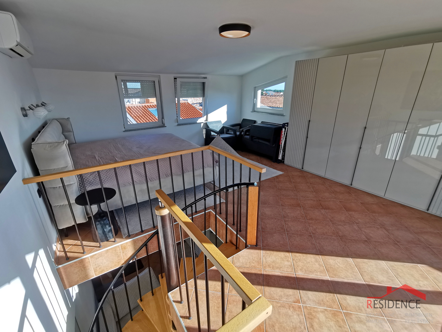 Medulin, Centar, kuća sa 2 stana, okućnica, pogled na more