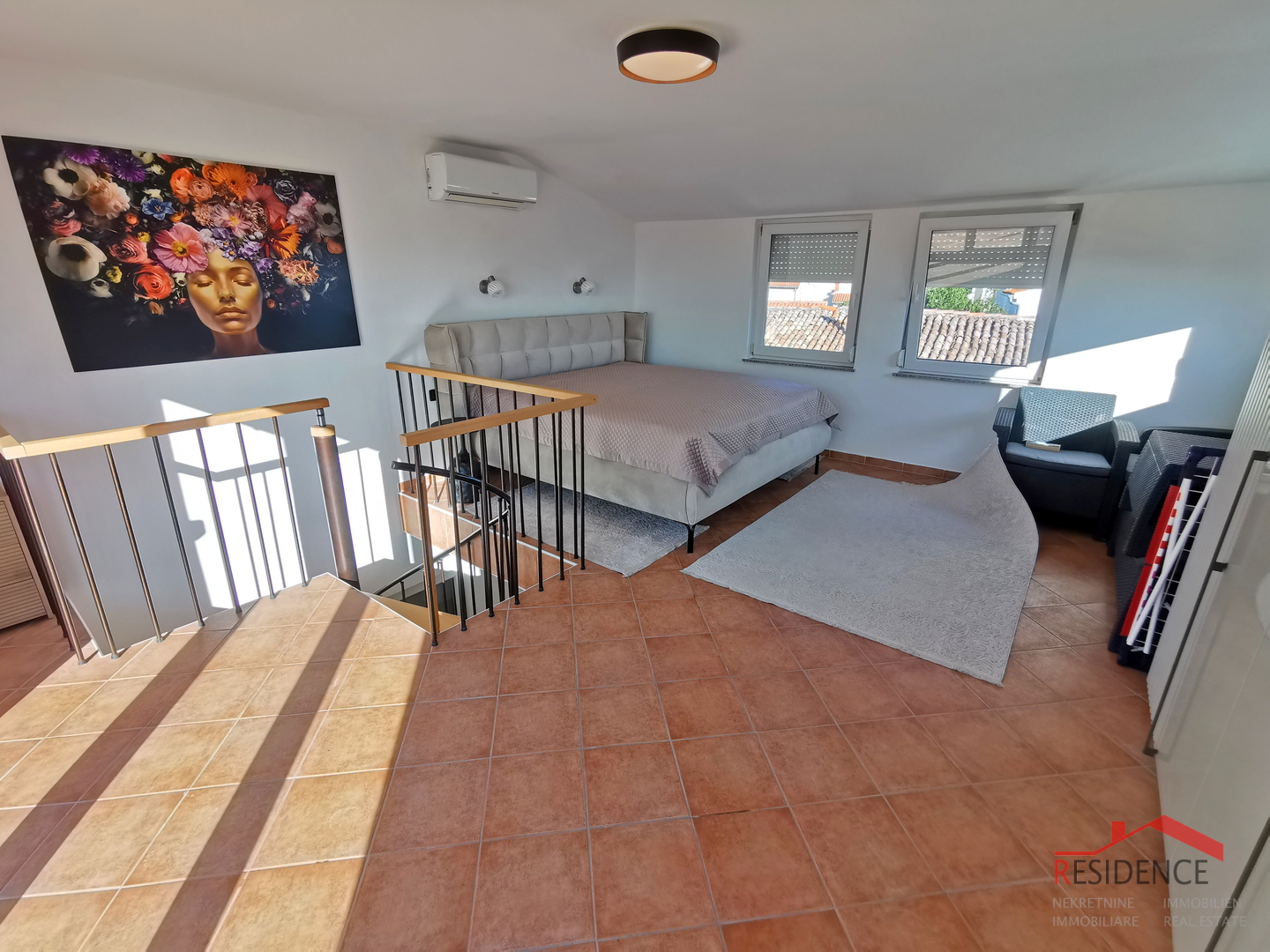 Medulin, Centar, kuća sa 2 stana, okućnica, pogled na more