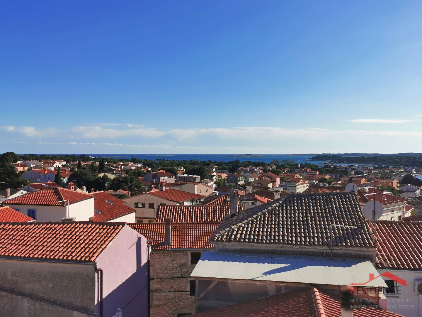 Medulin, Centar, kuća sa 2 stana, okućnica, pogled na more