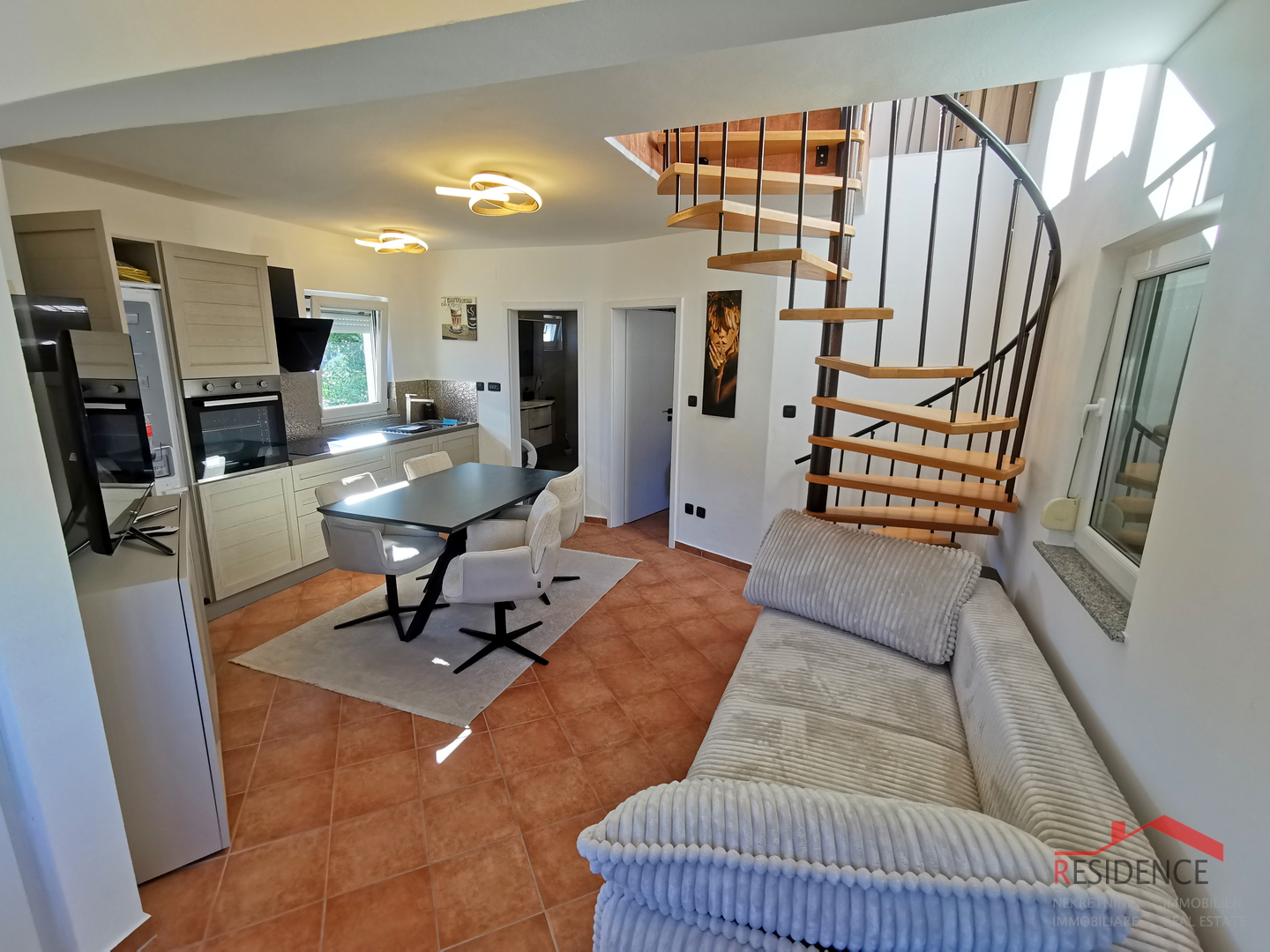 Medulin, Centar, kuća sa 2 stana, okućnica, pogled na more