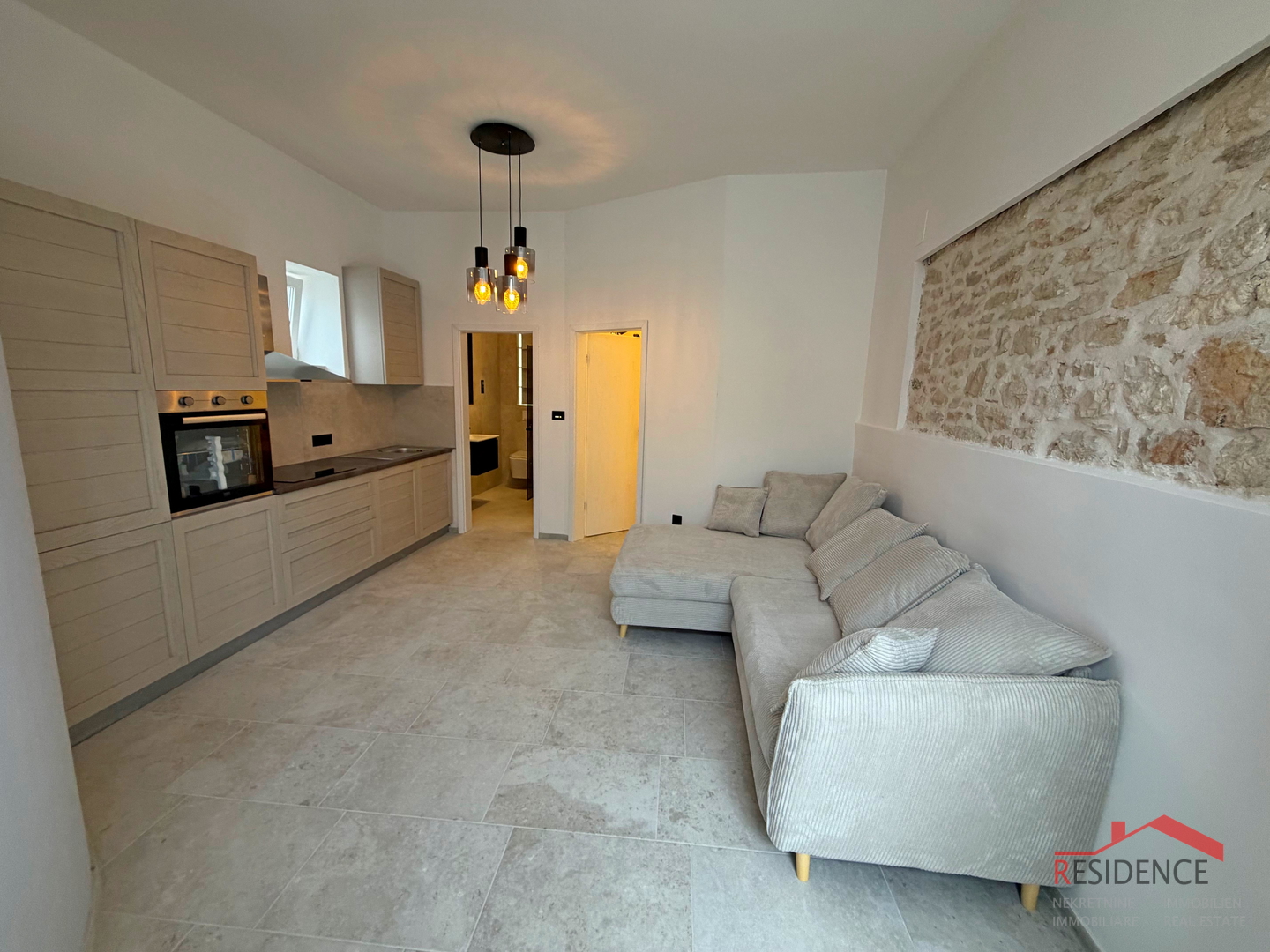 Medulin, Centar, kuća sa 2 stana, okućnica, pogled na more