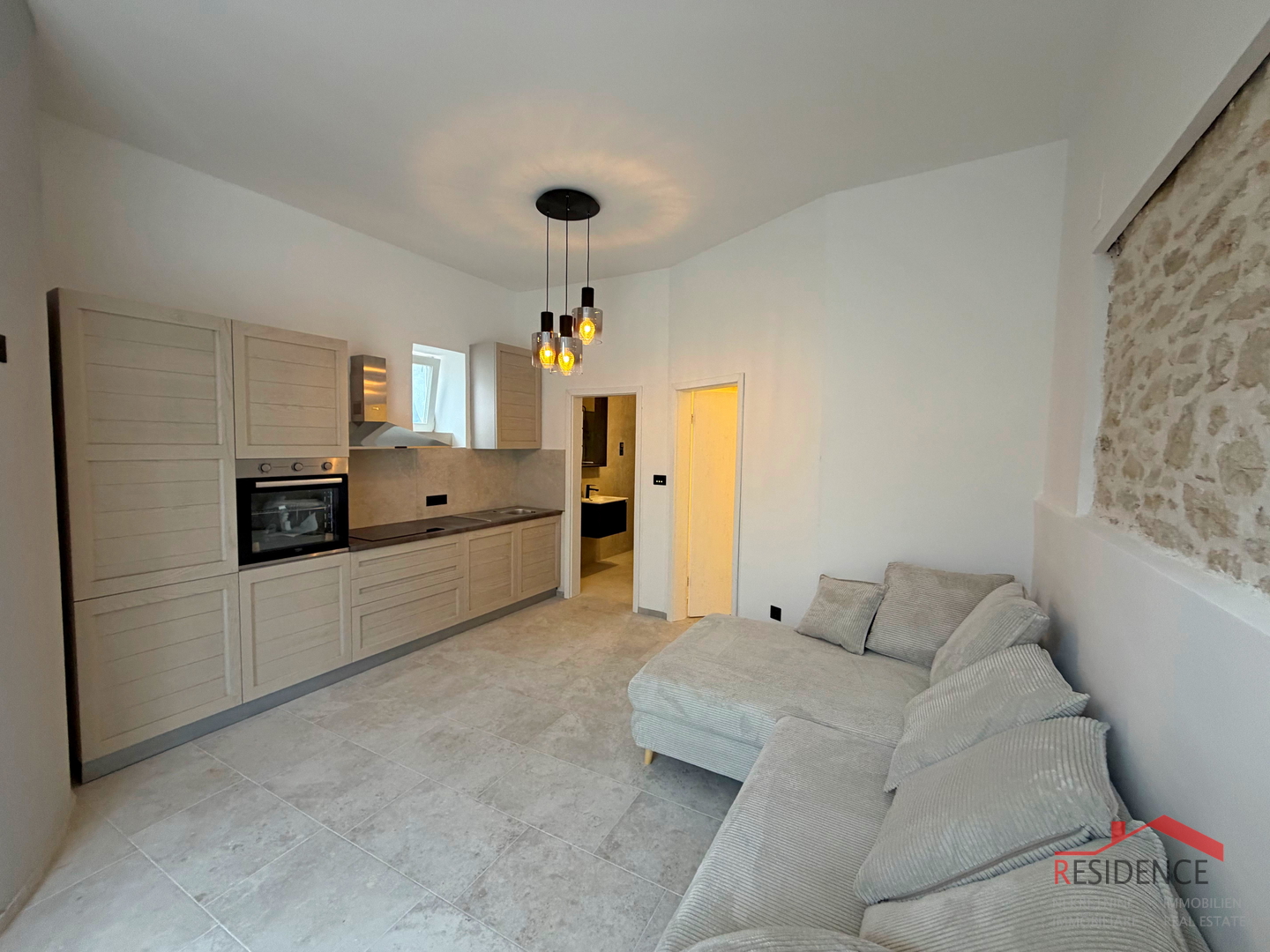 Medulin, Centar, kuća sa 2 stana, okućnica, pogled na more