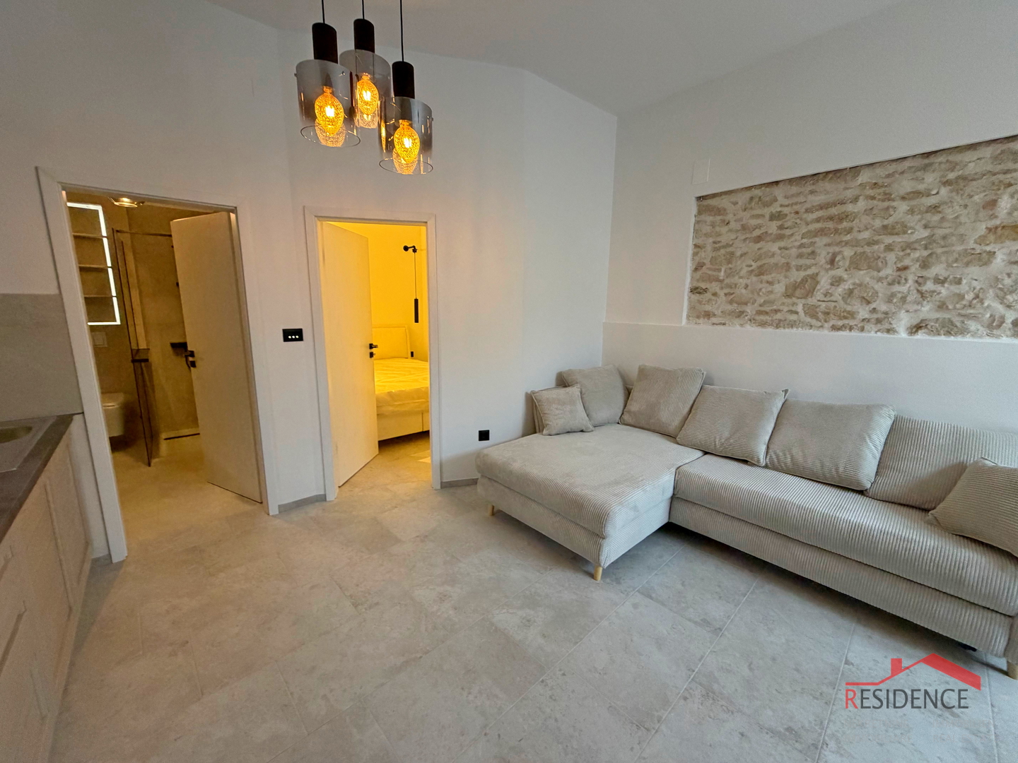 Medulin, Centar, kuća sa 2 stana, okućnica, pogled na more