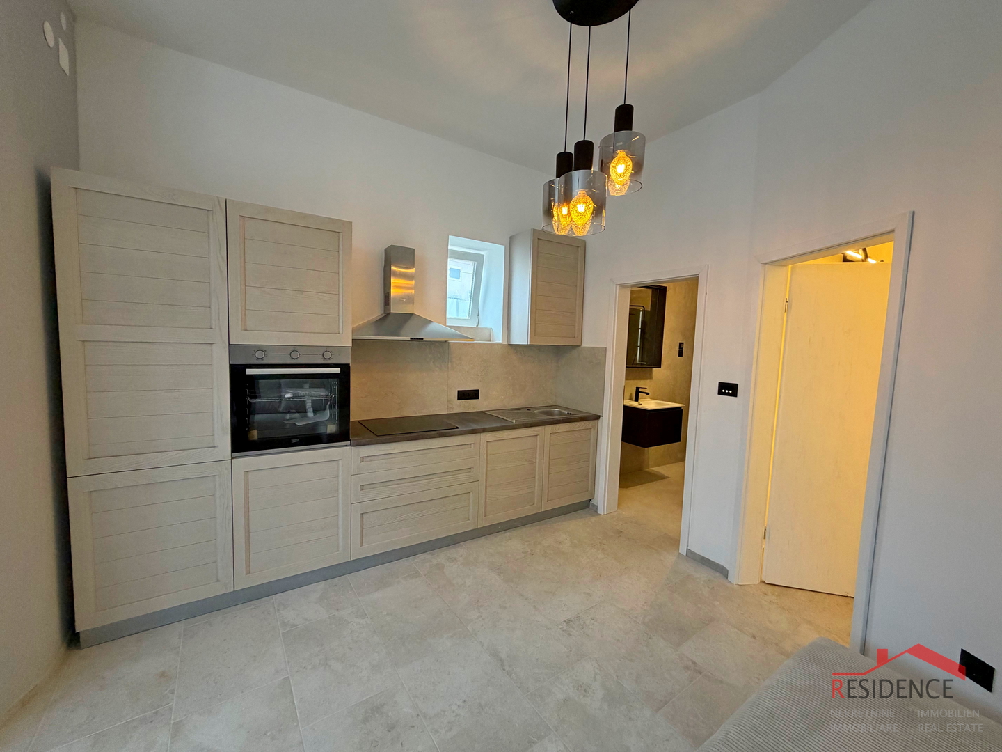 Medulin, Centar, kuća sa 2 stana, okućnica, pogled na more