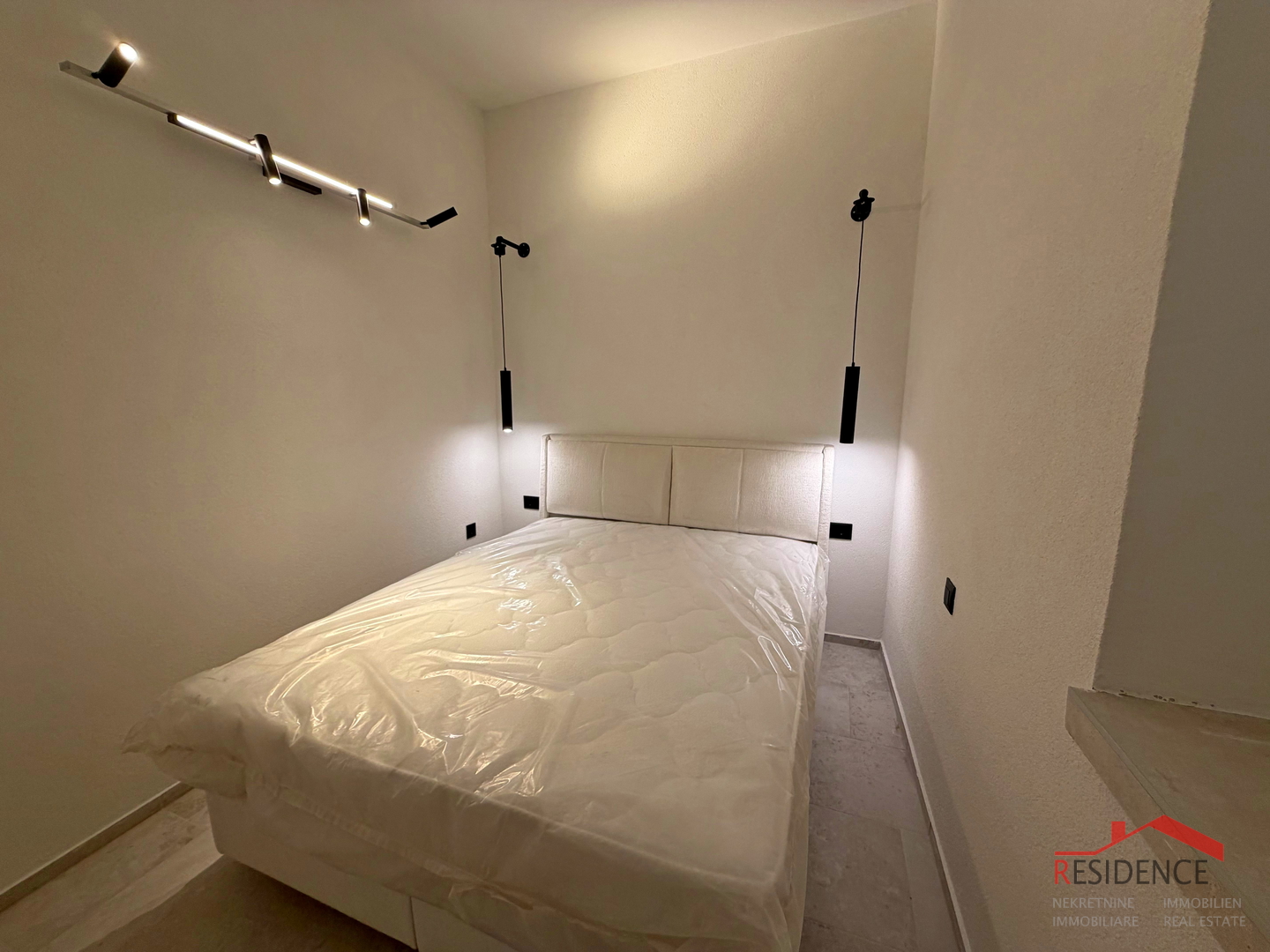 Medulin, Centar, kuća sa 2 stana, okućnica, pogled na more