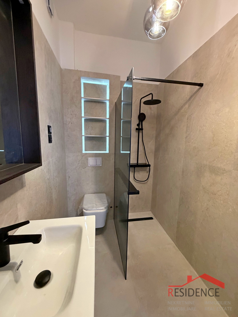 Medulin, Centar, kuća sa 2 stana, okućnica, pogled na more