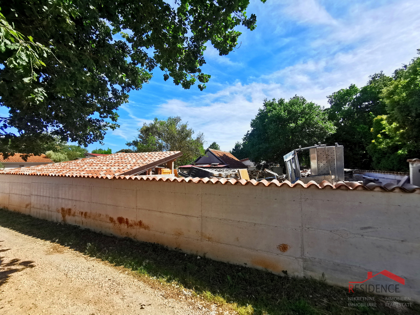 Medulin, Ackerland mit legalisiertem Haus